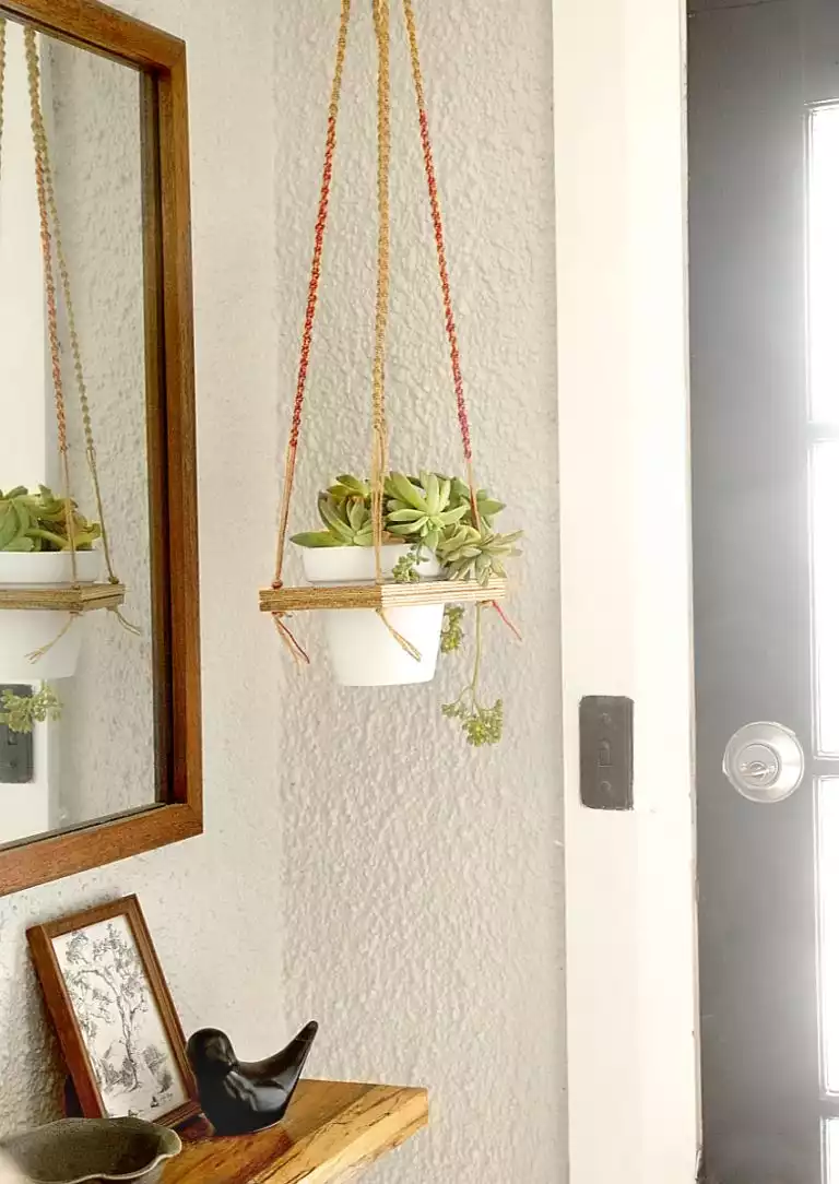 Geometric macrame hanger for planters