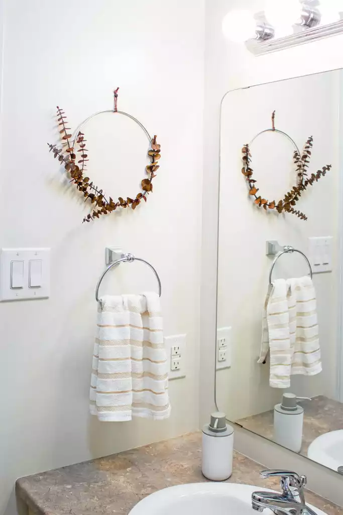 DIY Minimalist Eucalyptus Wreath