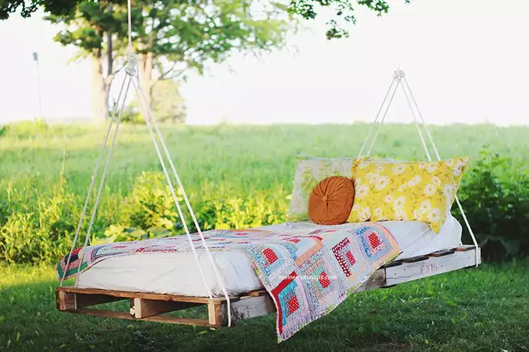 DIY pallet bed swing