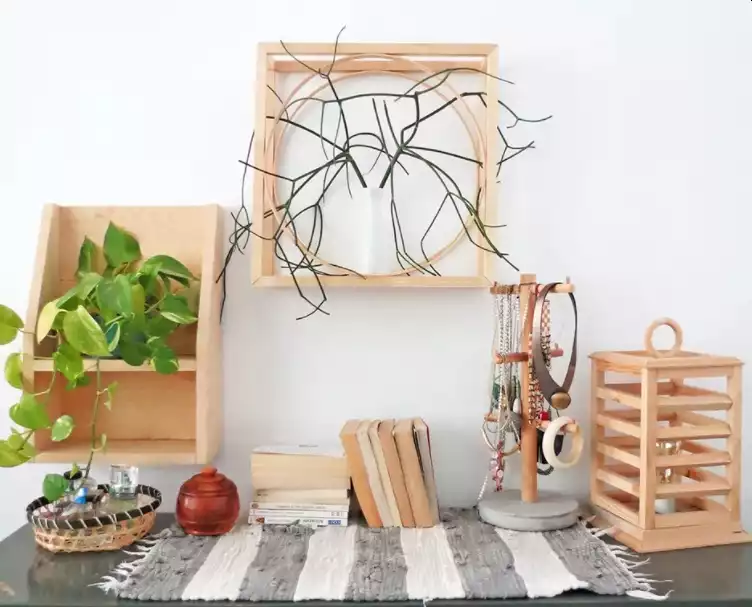 Decorative display shelf