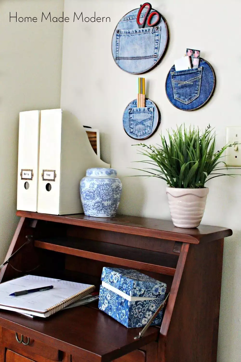 Innovative organizers using old jeans and embroidery hoops
