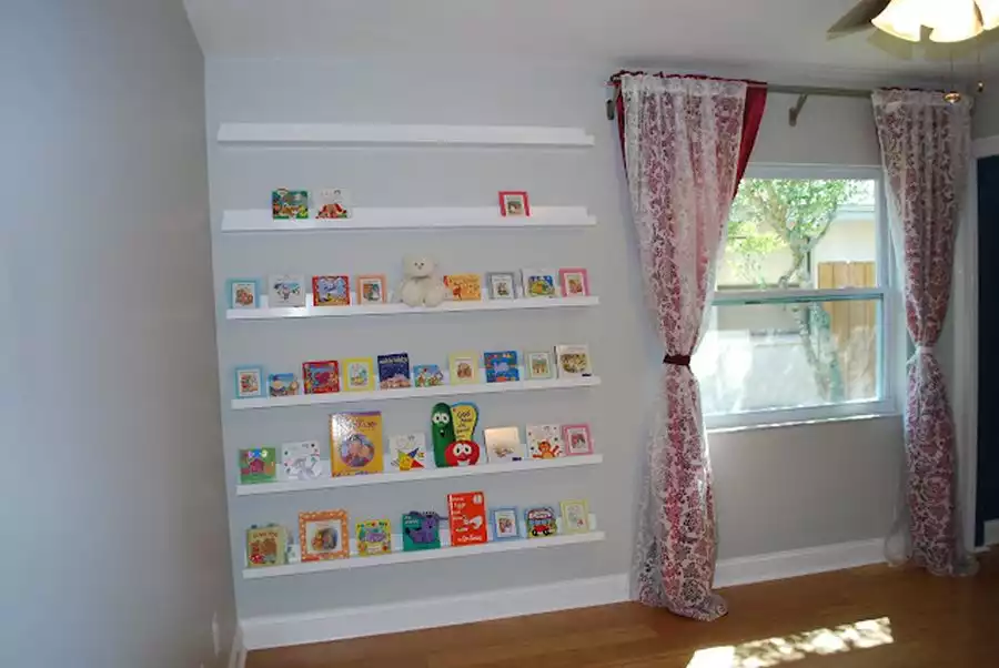 Display shelves for books and magazines