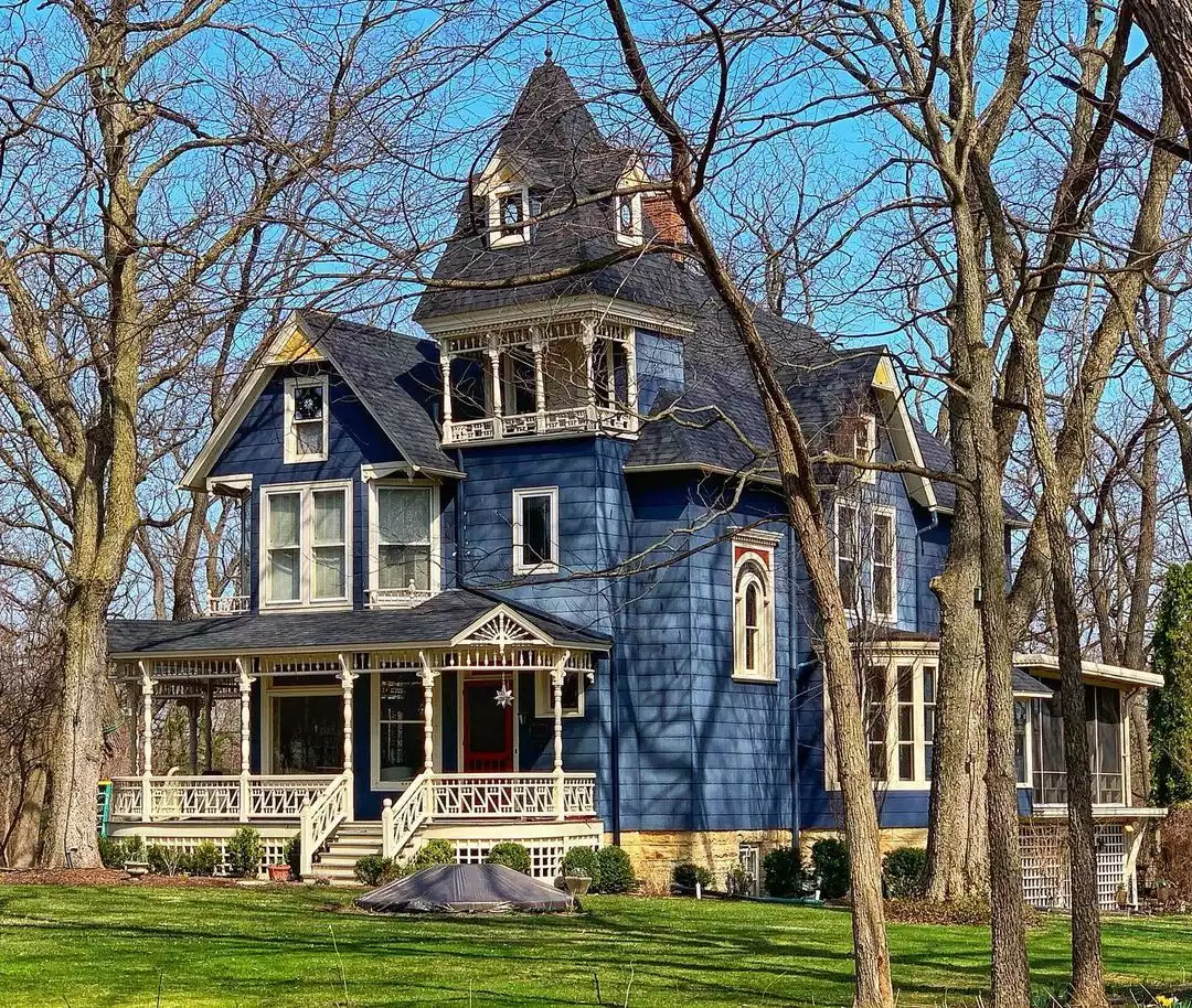 Eastlake Style: Guide to This Decorative Victorian Movement