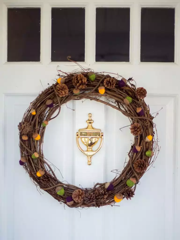 Classic Pinecone Wreath
