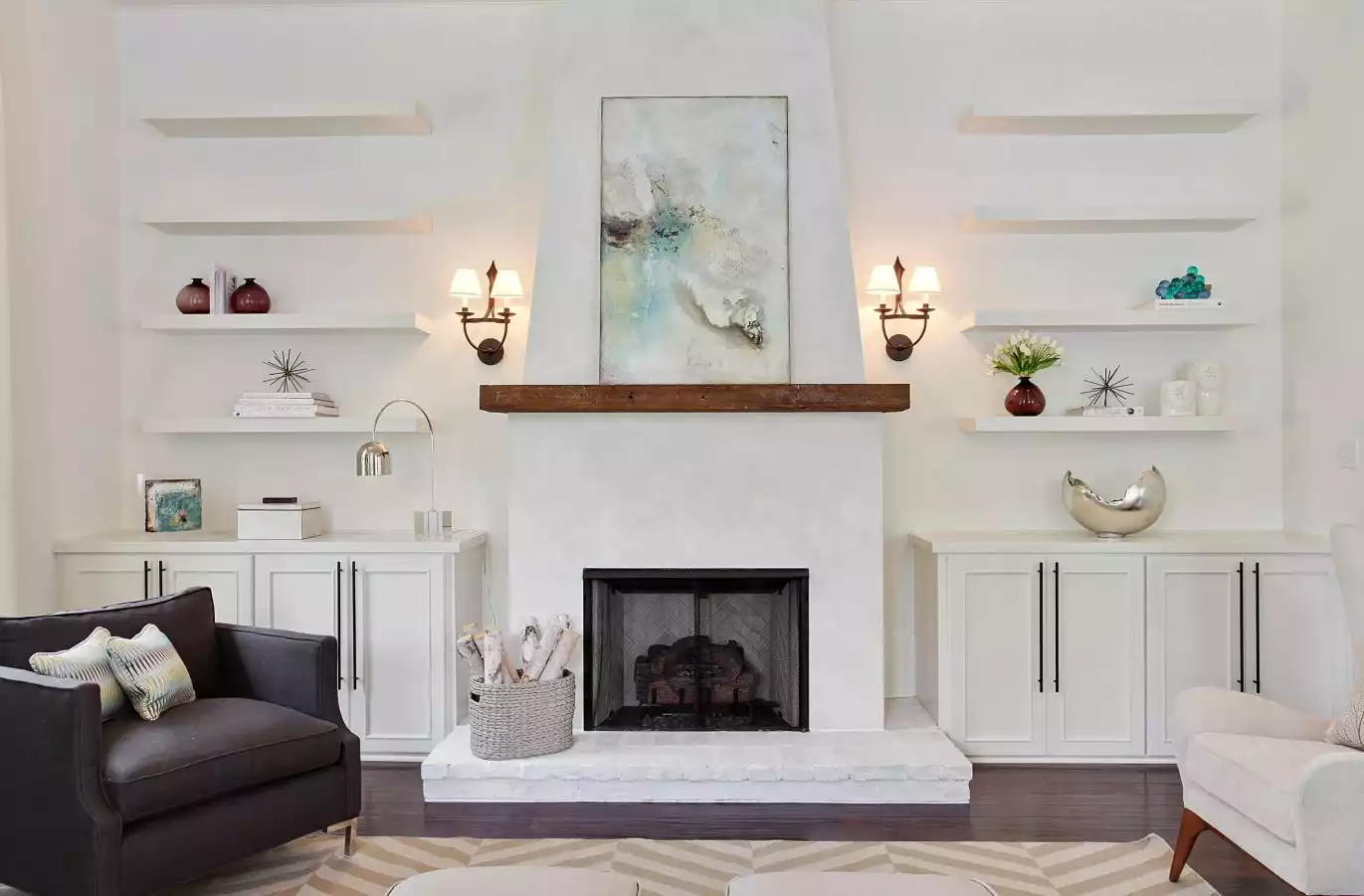 Fireplace with wood mantel shelf