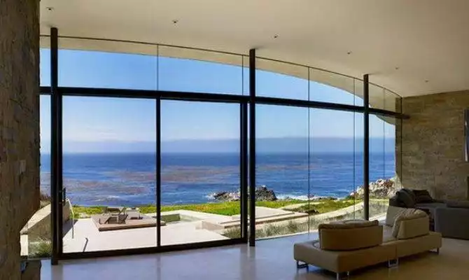 Floor-to-Ceiling Windows pro 1