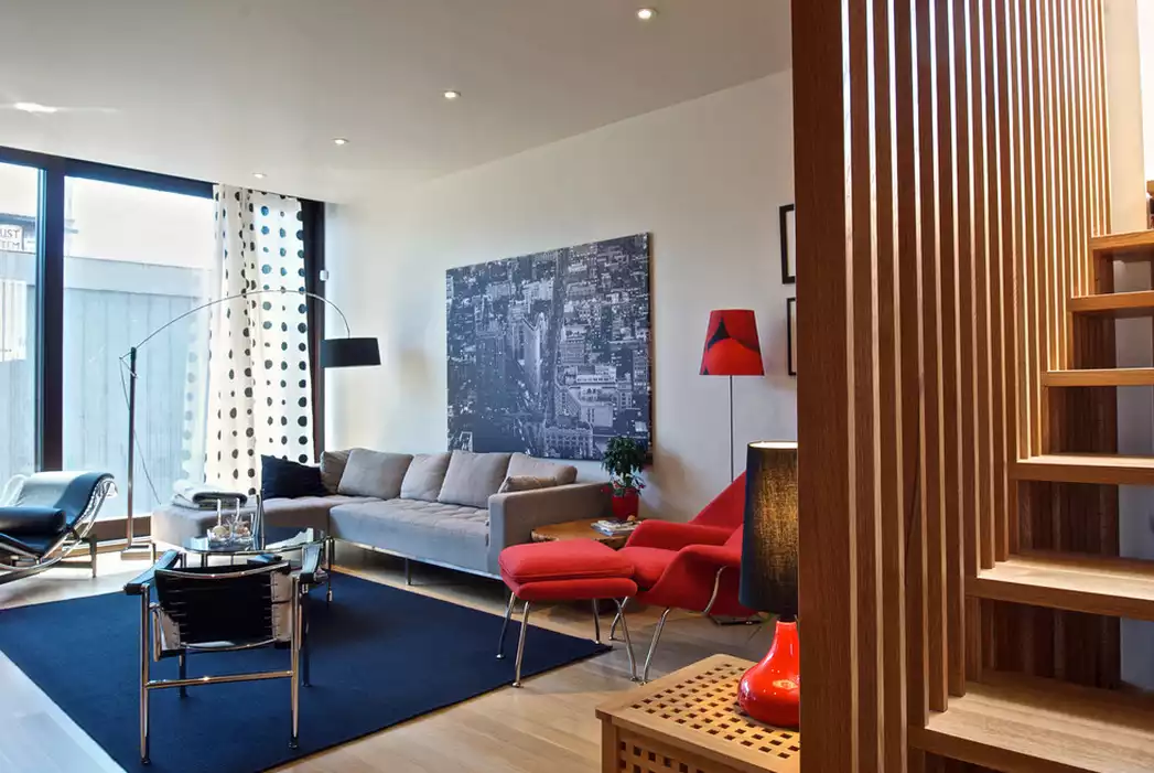 Floor-to-Ceiling Windows pro 2