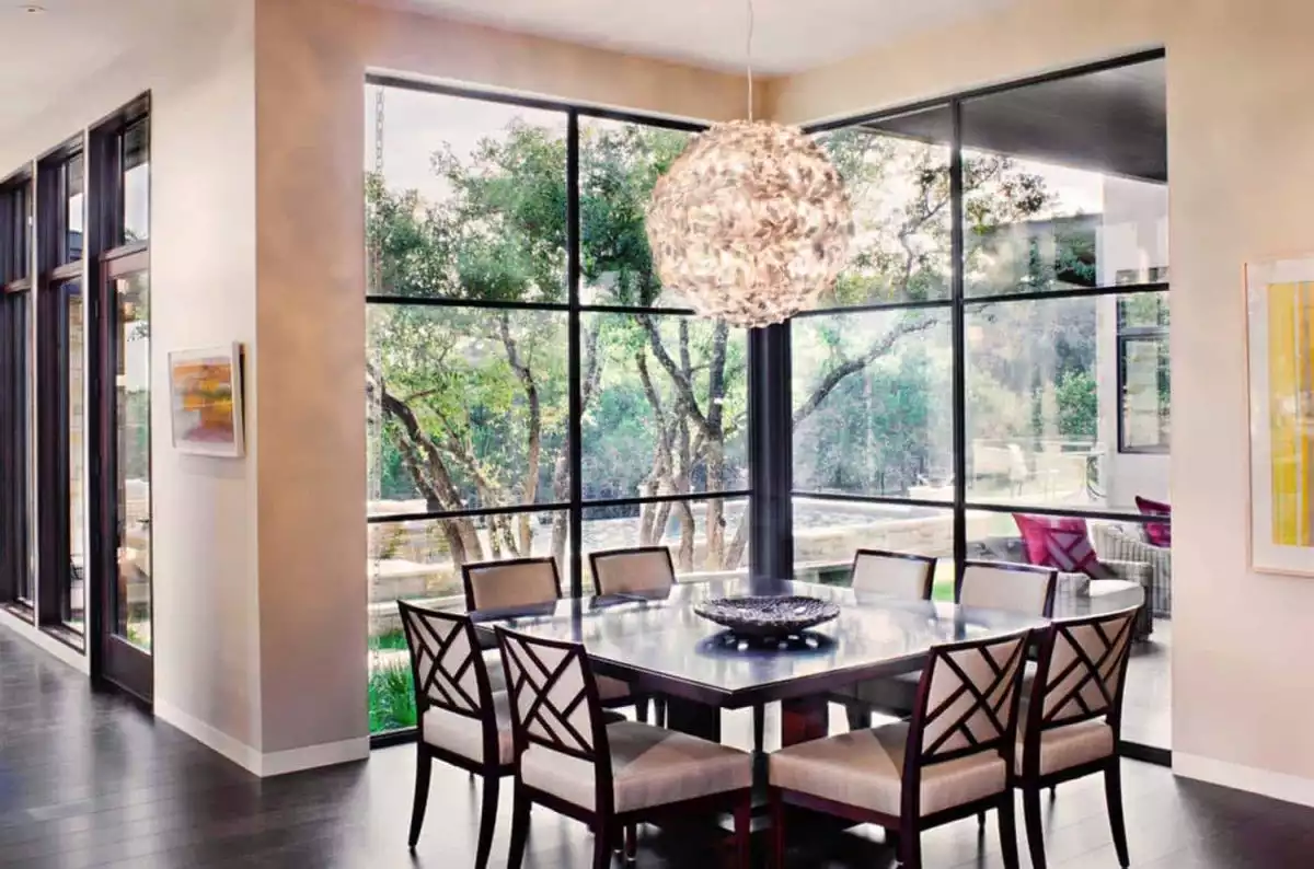 Floor to ceiling windows in the dining room