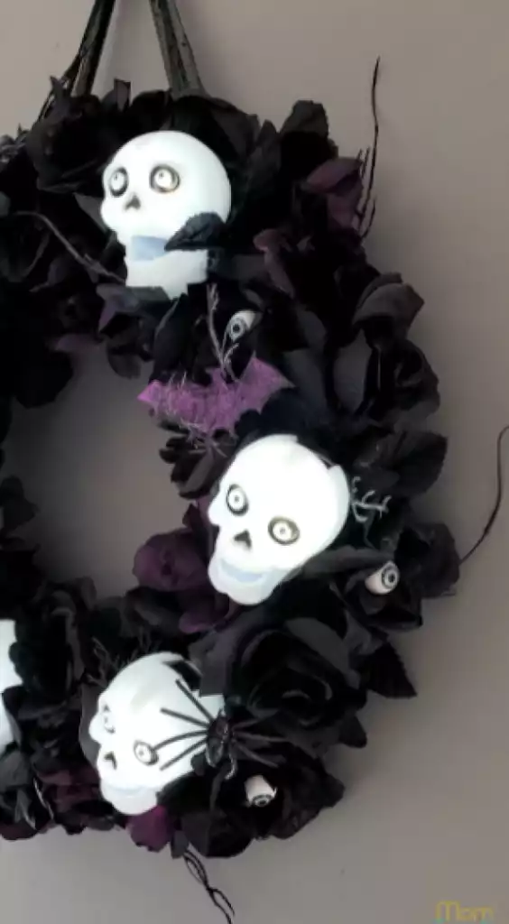 Halloween-Themed Skull Wreath