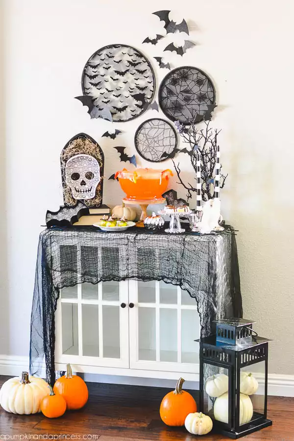 Halloween party tablescape decor