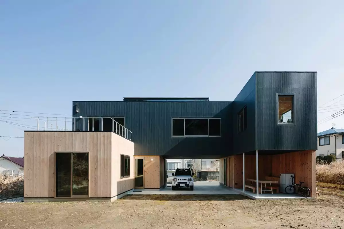 House for Y with flat roof by kurosawa kawara-ten