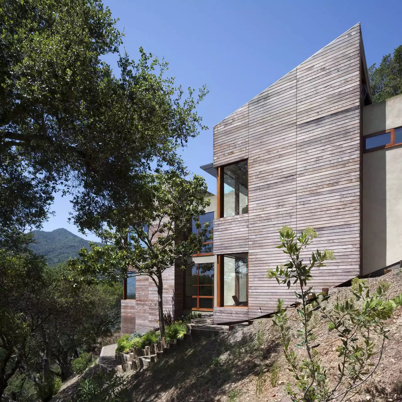 House with spectacular views Angle