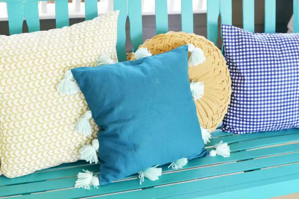 https://www.homedit.com/tassel-pillow/