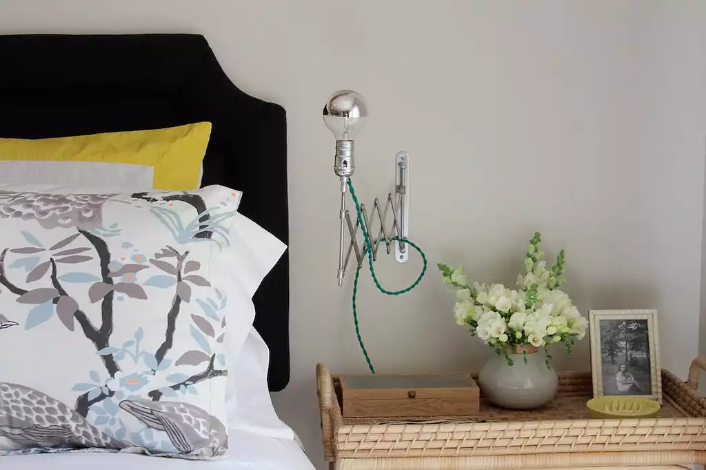 How To Use Extendable Bedside Lamps In Your Home Décor