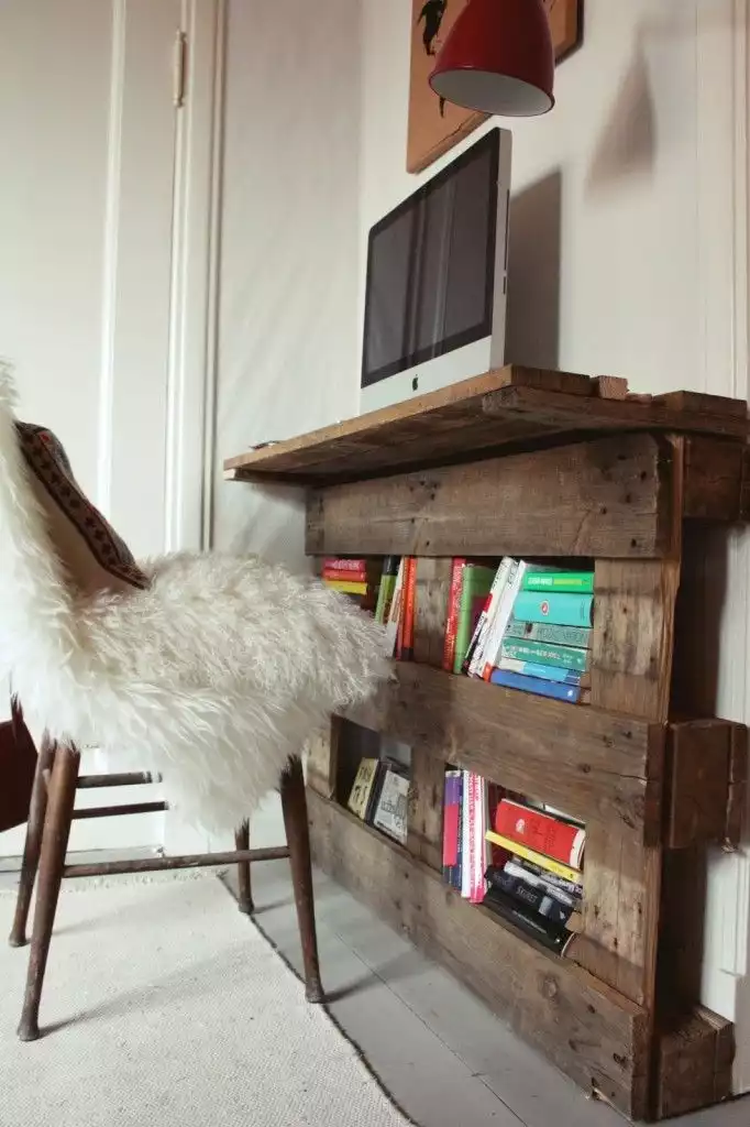 Inspiring tiny pallet desk