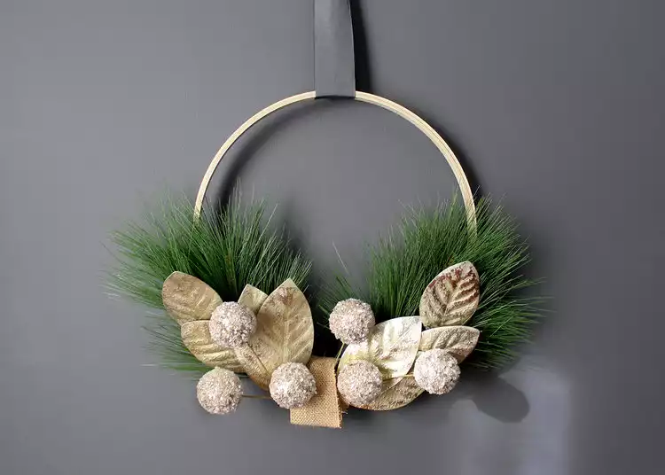 Make a Modern Holiday Christmas Wreath