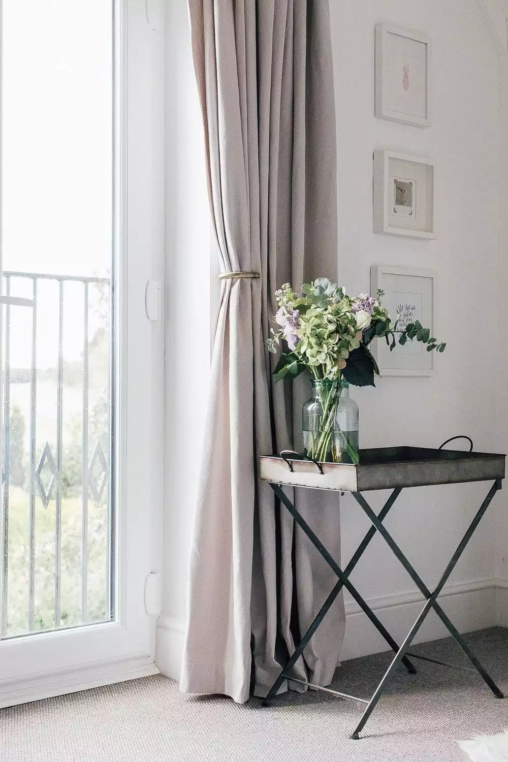 Metal tie backs for curtains