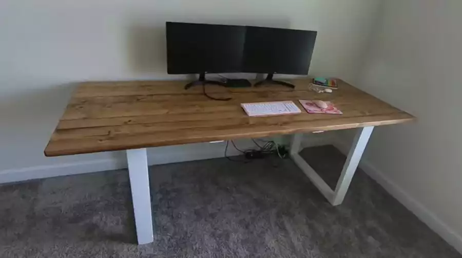 Minimal desk made of 2x4’s