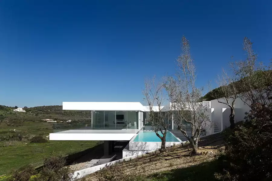 Minimalist Villa Escarpa by Mario Martins Angle View