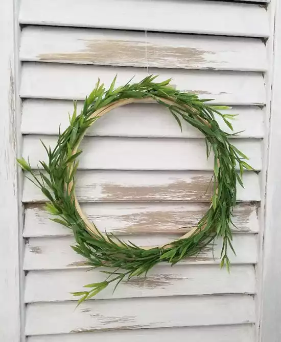 Minimalist greenery wreath