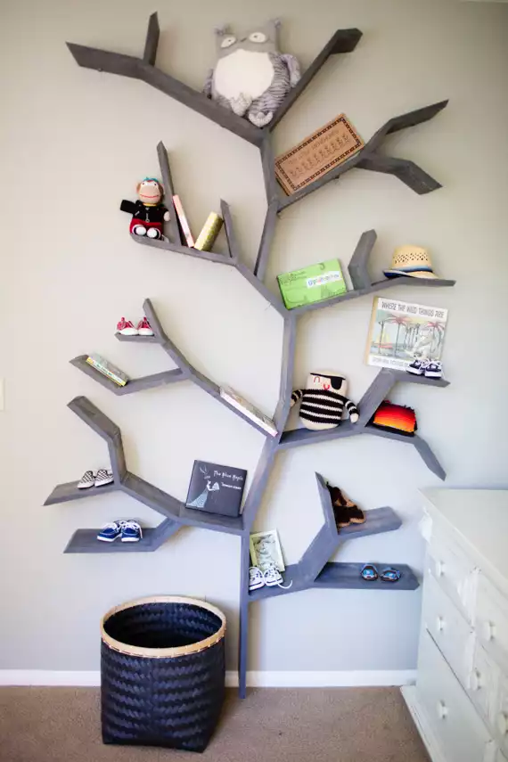 Magnificent tree-shaped bookcase that can look awesome anywhere