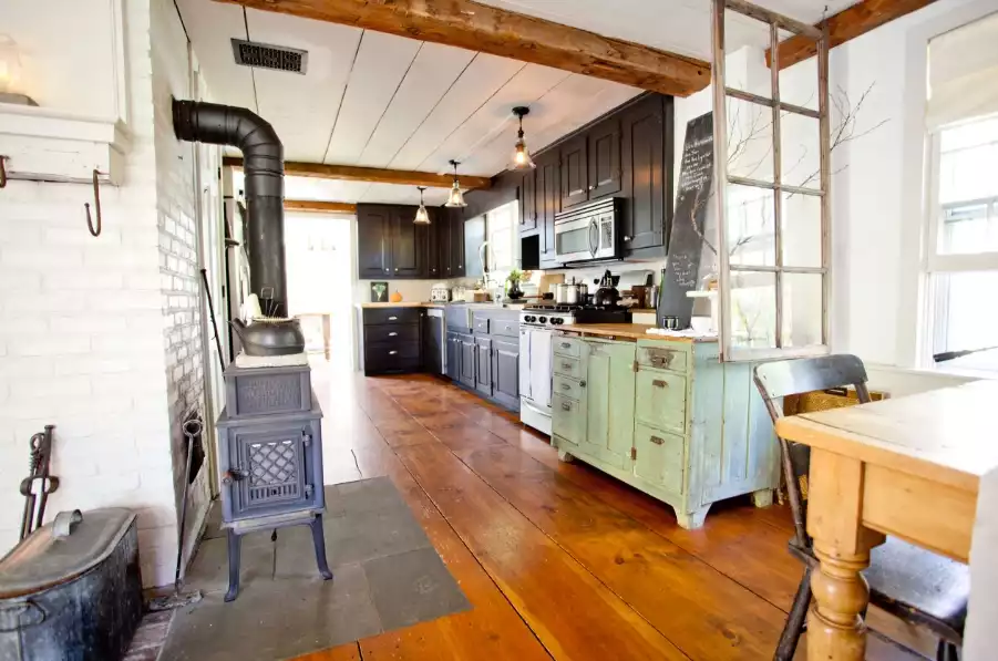 Old farmhouse interior design