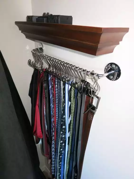 Organize belts and scarf