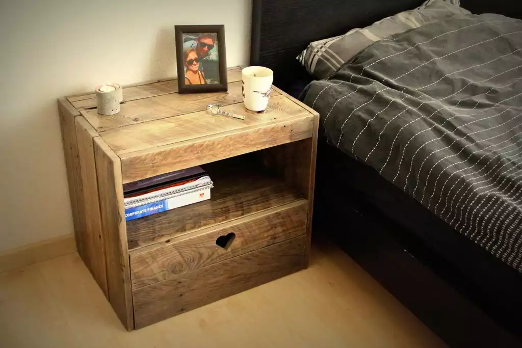 Cute nightstand made of reclaimed pallet wood 