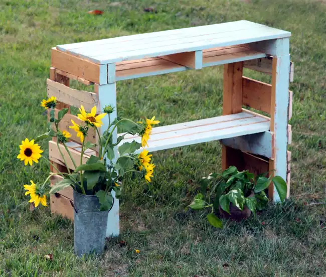 Pallet outdor table narrow design