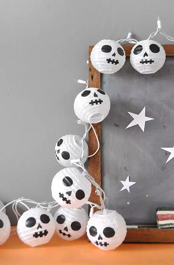 Paper lanter skulls