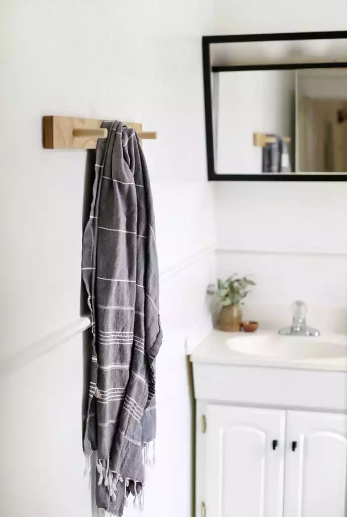 A super simple and practical coat hanger