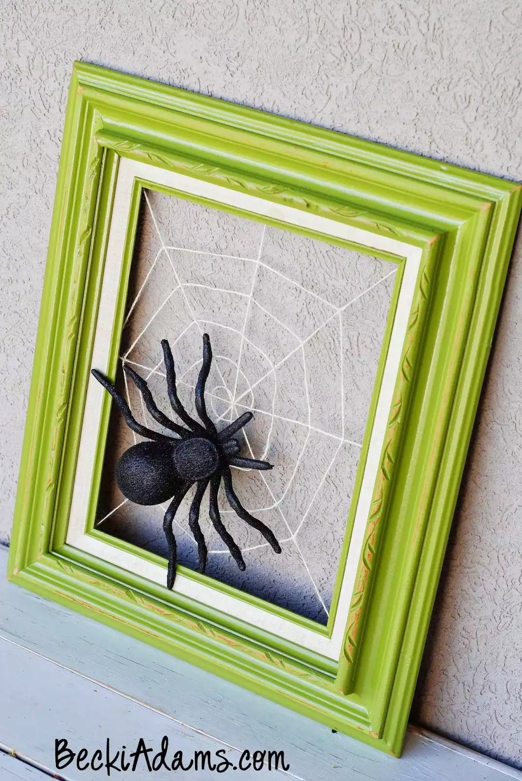 Picture frame spider web DIY