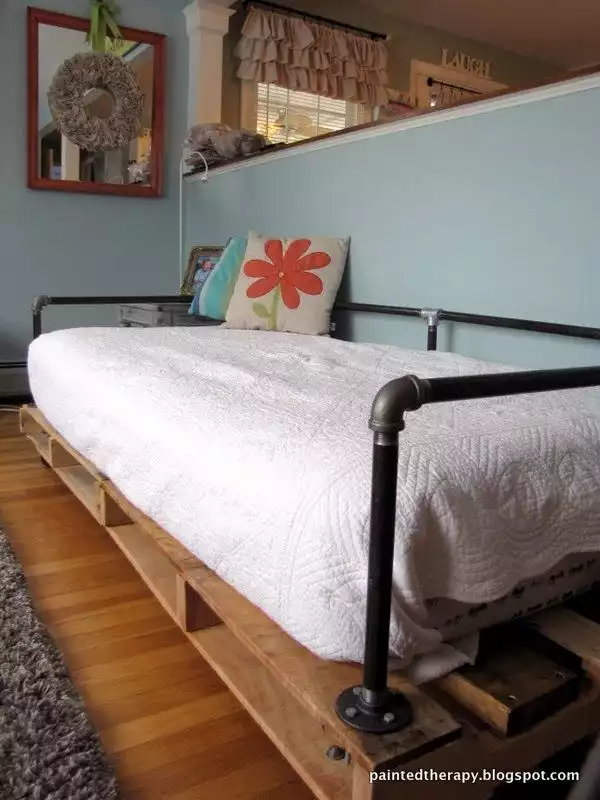 Pipes and pallet day bed DIY