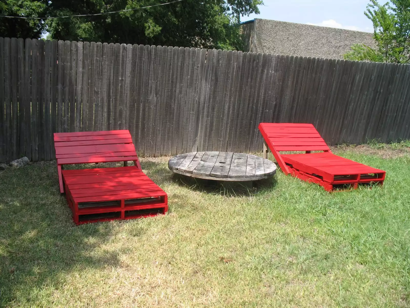 Pool chairs from pallets