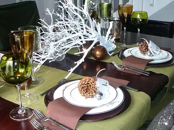 RMS nyclq green and brown winter tablescape s4x3 lg