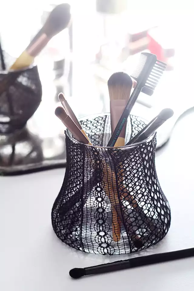 Recycled diy makeup brush holder