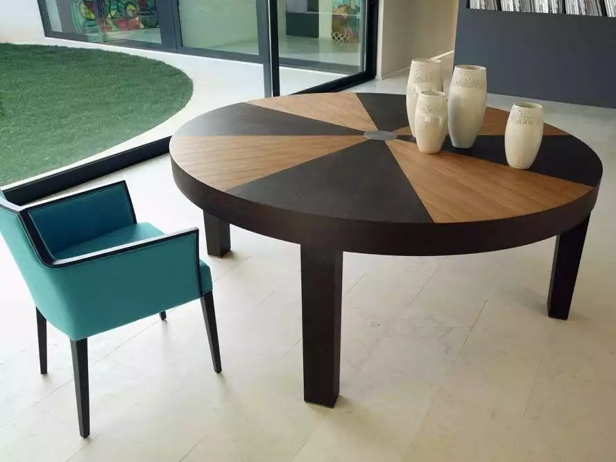 Roma round dining table