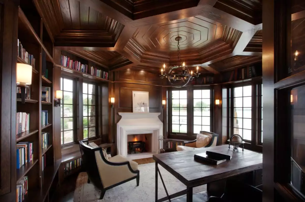 Round office room with coffered ceiling