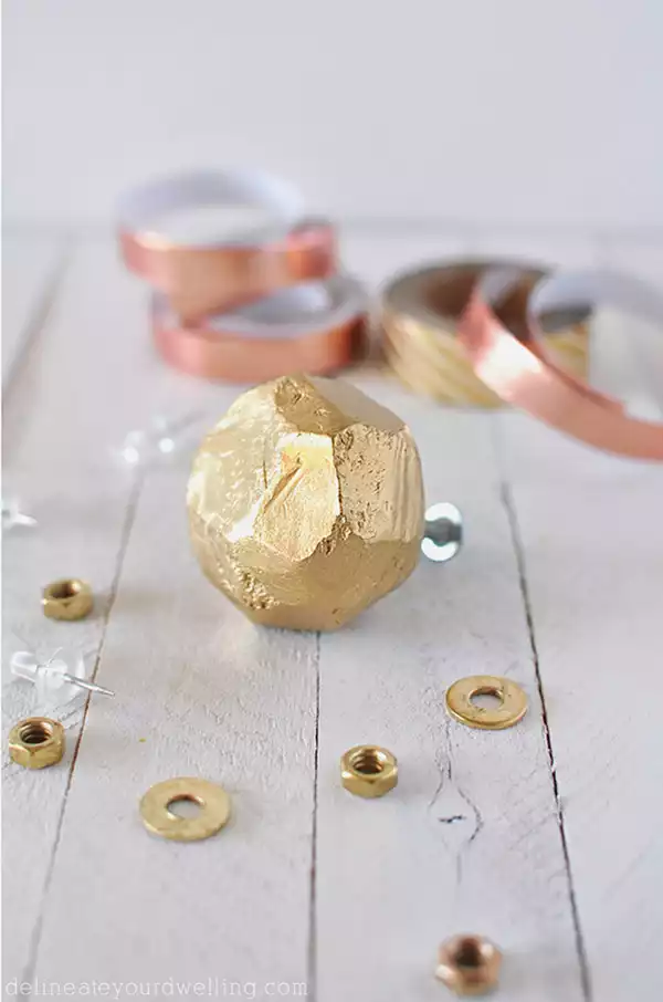 Simple geometric clay gold knobs