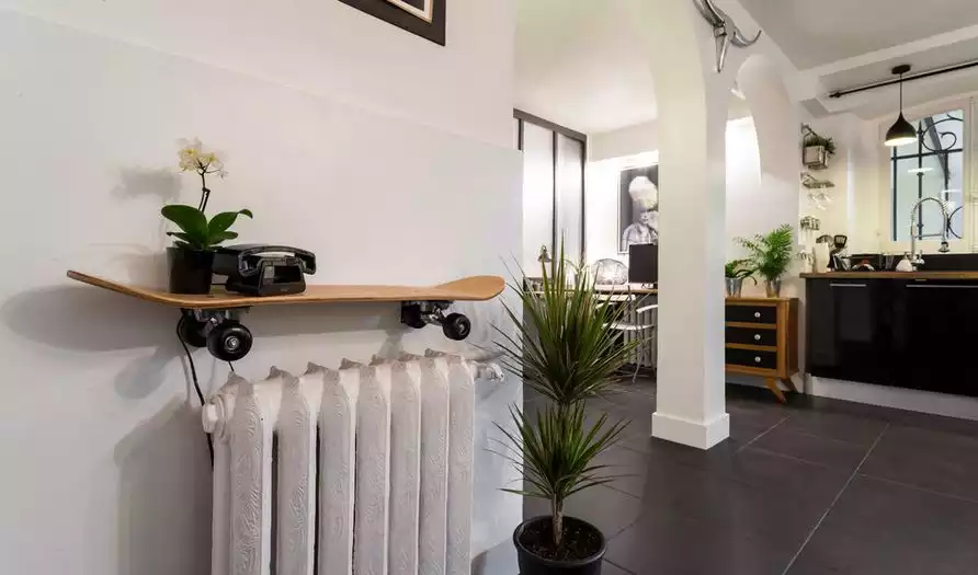 Skateboard shelf for entryway