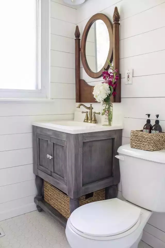 Small farmhouse vanity design