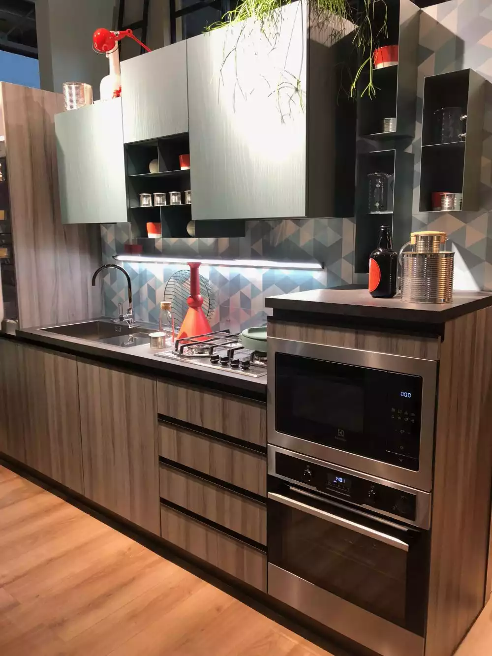 Small kitchen design with two tone cabinets and open spaces