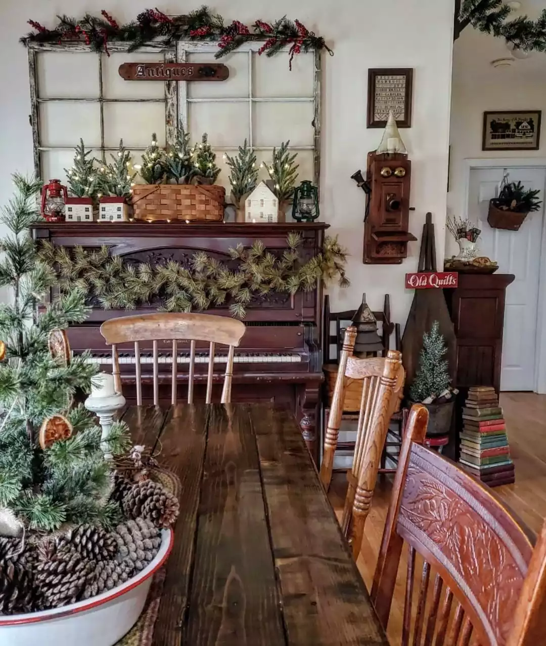 Rustic Christmas Decorations Gathered from Instagram
