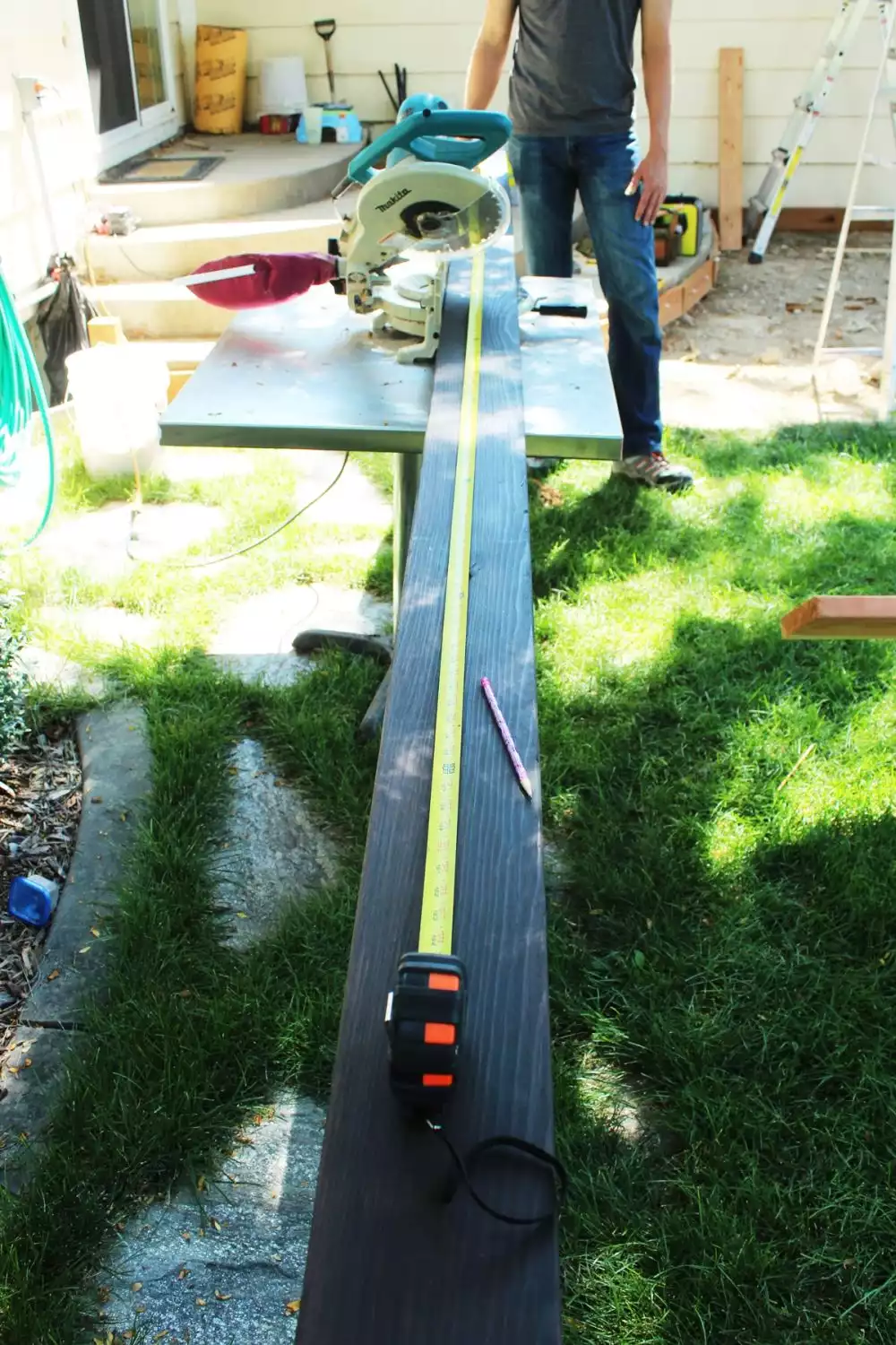 How to Frame a Modern Pergola - finishing boards