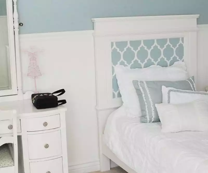 Stenciled headboard design