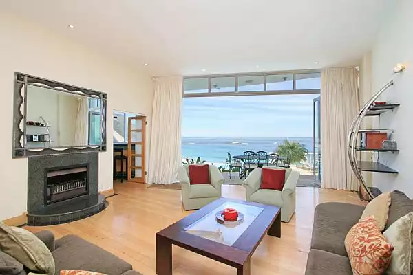 Stunning Beach Villa No 1 in Cape Town 4