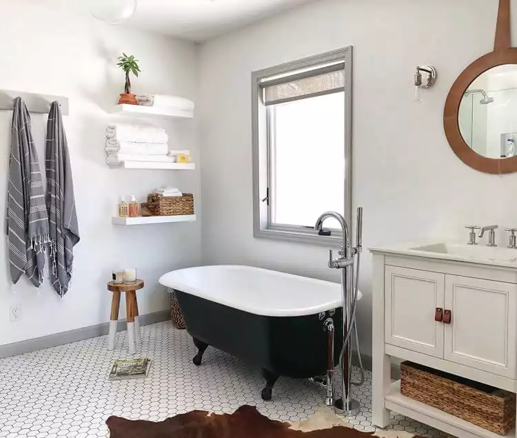 Timeless bathroom with black and white decor