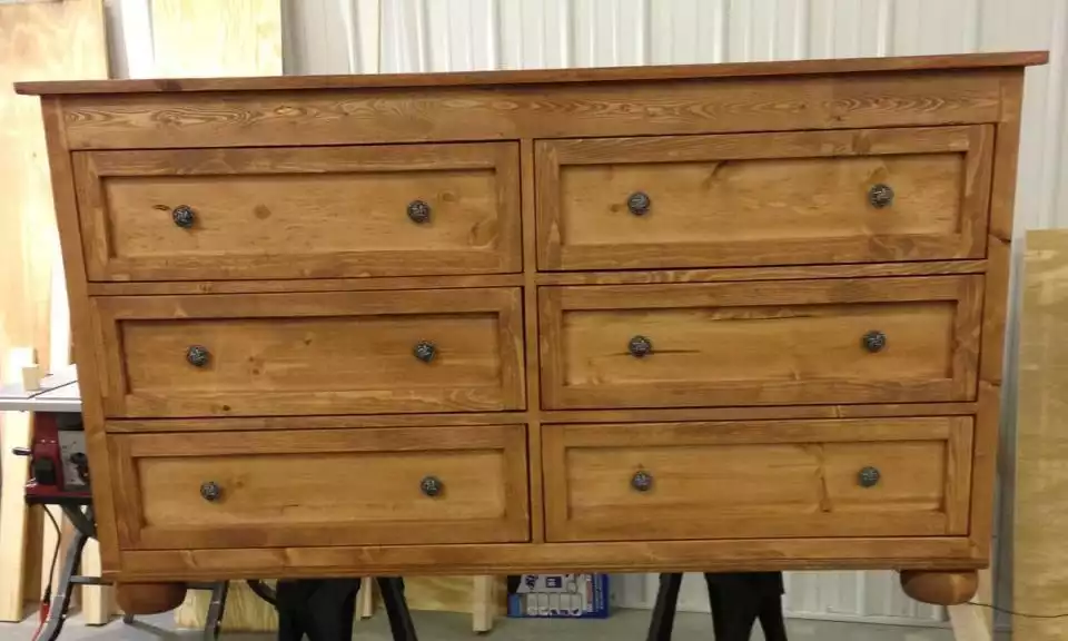 Traditional 6-drawer dresser with a symmetrical design 