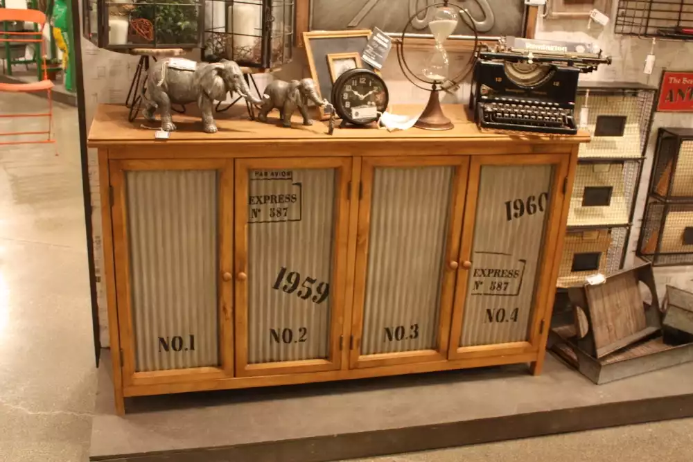 VIP Home credenza
