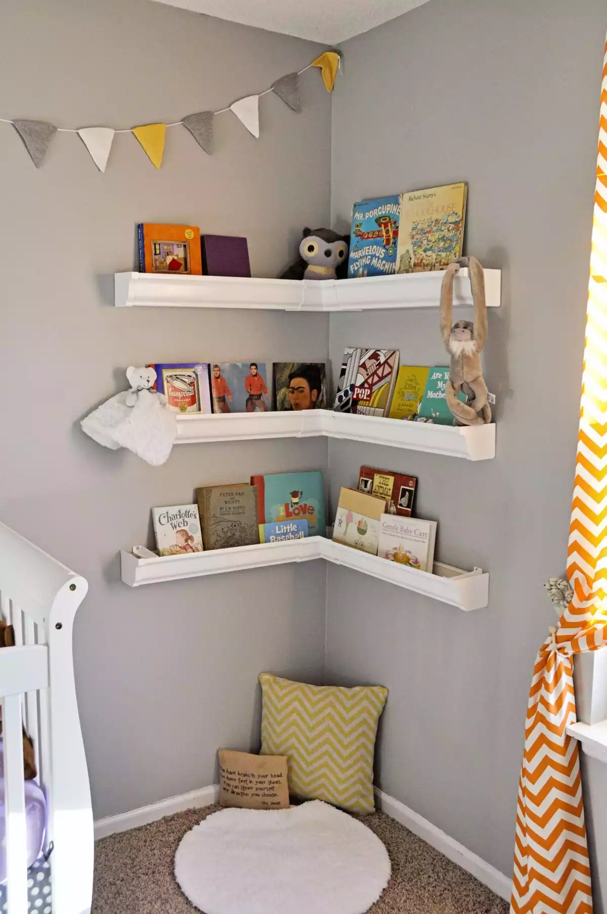 Symmetrical corner shelves with grooves